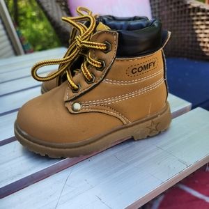 Comfy Kids 🤎Cute Toddler Lace up work boots , Size 22, US 6, UK 5